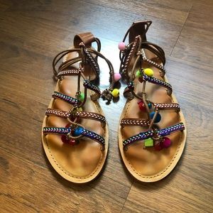 Tie up gladiators with poms